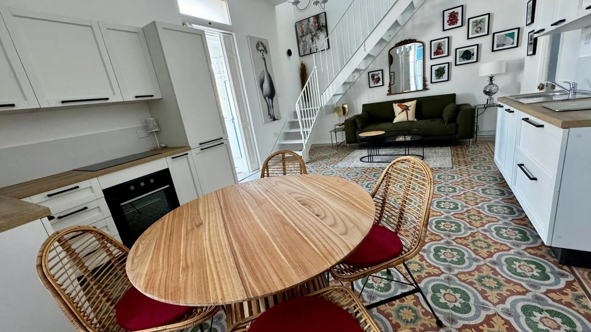 Stylish Boutique Duplex Apartment Home - Green - 2 Large Double Bedrooms With Ensuite Bathrooms Msida